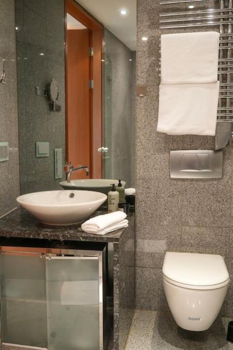 Exklusive Stadtoase Design-Wohnung - Panoramablick 科布倫茨 外观 照片